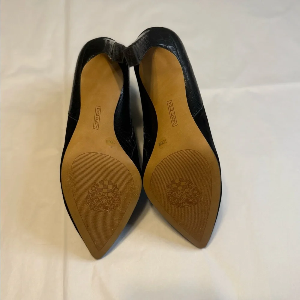 Vince Camuto Black Ankle 4” Booties EUC - Picture 4 of 8
